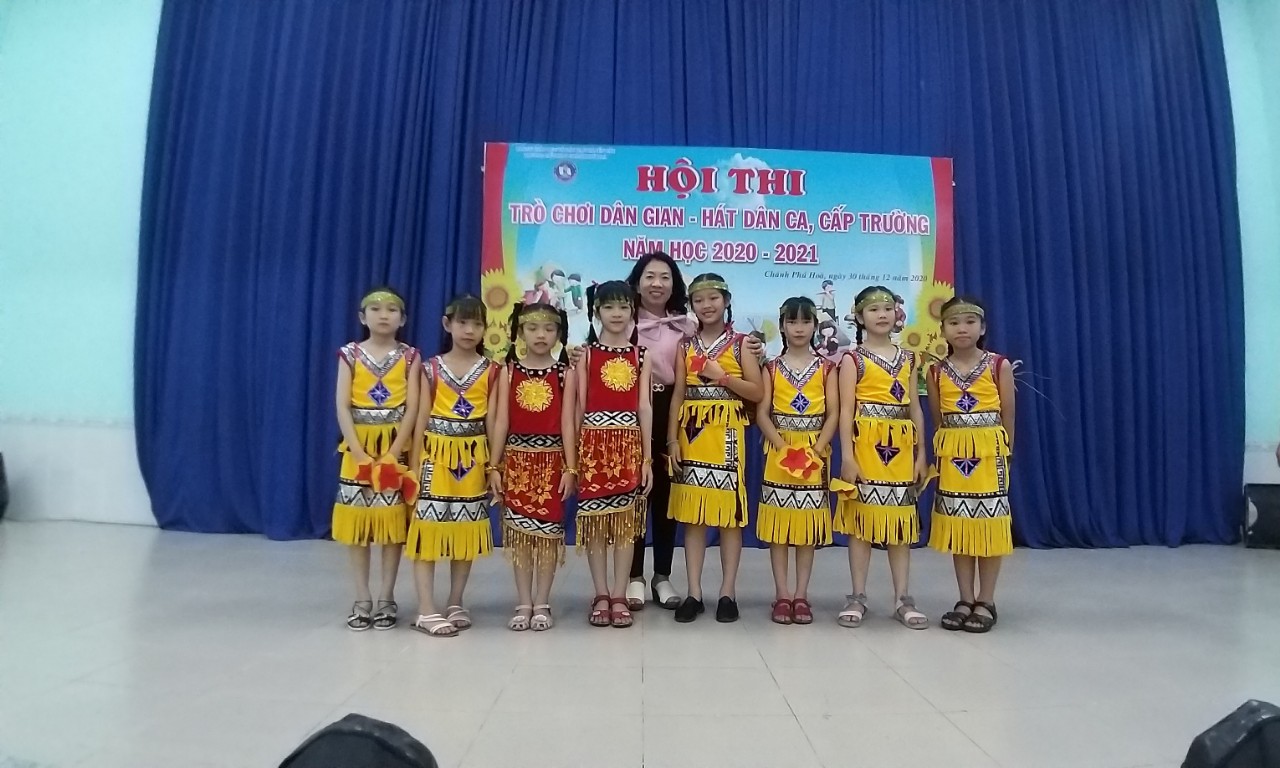 Chánh Phú Hòa: Sôi nổi Hội thi “Trò chơi dân gian, hát dân ca” năm học 2020 - 2021